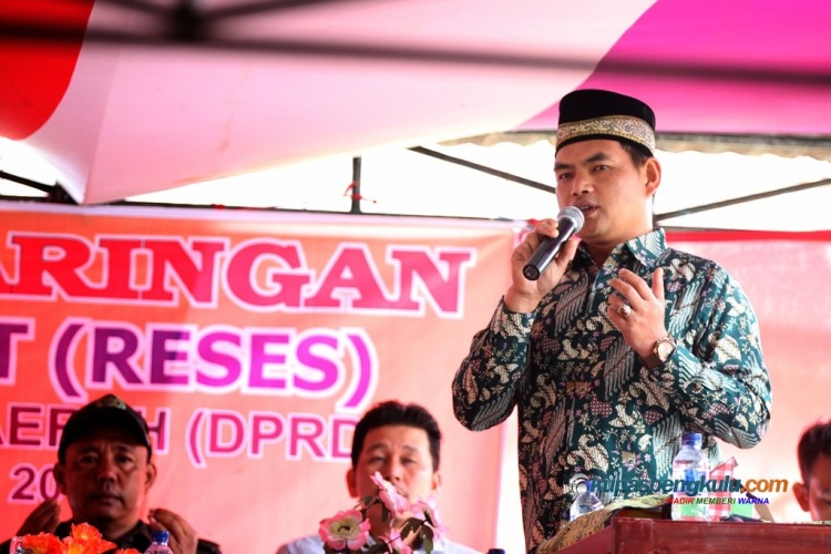 Do’a yang dipimpin Imam Bioa Sengok sebelum kegiatan reses dimulai
