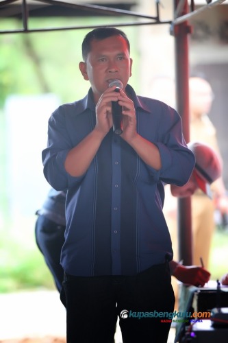 Kepala Desa Bioa Sengok, Amarudin menyampaikan aspirasi kepada anggota DPRD