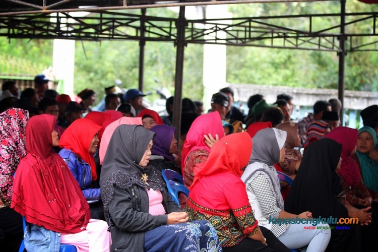 Walaupun baru pertama kali ikut dalam kegiatan reses, namun antusias warga cukup tinggi