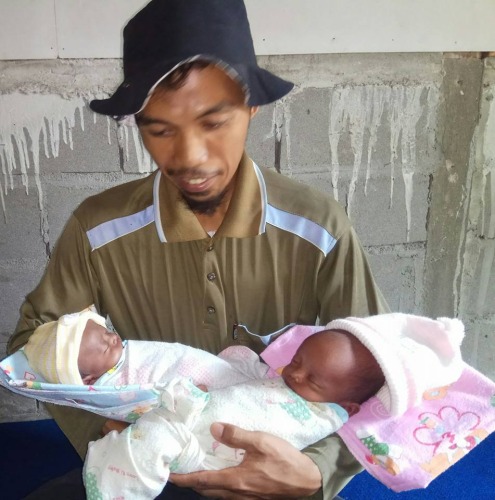 bayi kembar