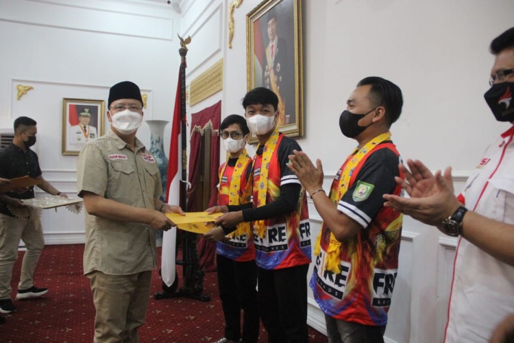 Gubernur Rohidin Lepas Atlet E-Sports FF Kontingen Bengkulu ke PON XX Papua 2021
