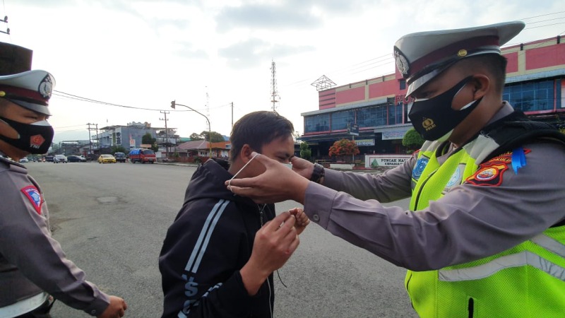 Ops Patuh Nala 2021, Polres Kepahiang Bagi-bagi Masker
