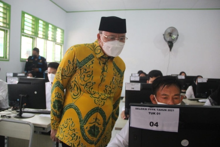 Gubernur Rohidin Pantau Pelaksanaan Test Seleksi P3K