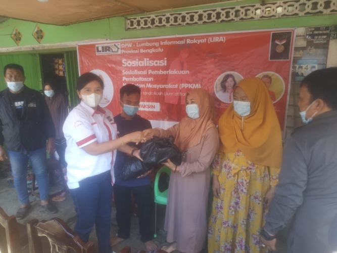 Bakti LIRA di Tengah Pandemi: Sosialisasi PPKM, Bagi Sembako hingga Ajak Masyarakat Vaksin