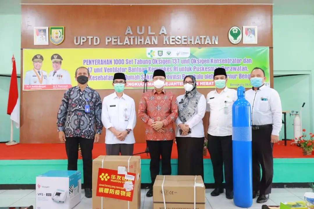 Rohidin Bagikan Tabung Oksigen untuk RS Rujukan Covid-19 se Provinsi Bengkulu