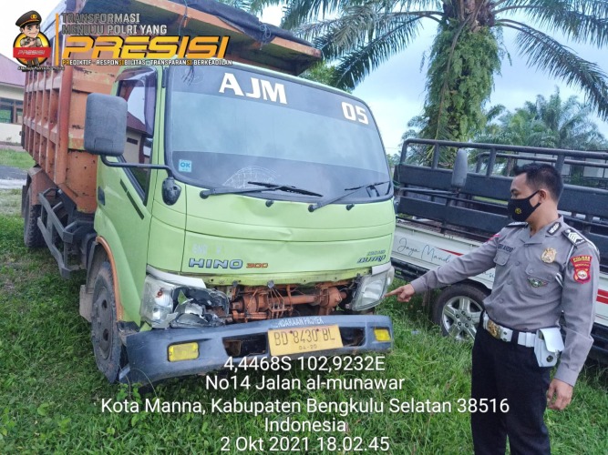 Pengendara Motor di Manna Meregang Nyawa Usai Menabrak Truk