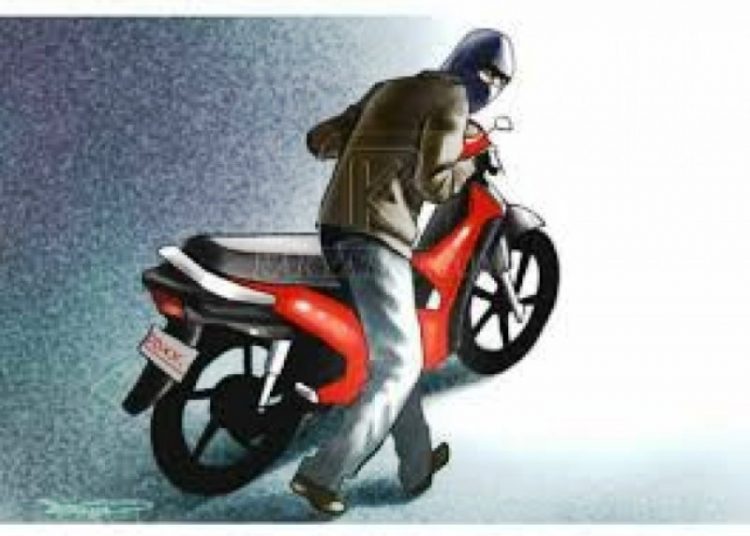 Parkir Motor Diteras Samping Rumah Raib