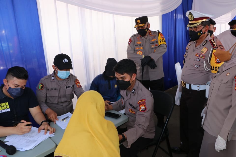 Operasi Zebra Nala 2021, Polda Bengkulu Gelar Vaksinasi dan Bagikan Masker