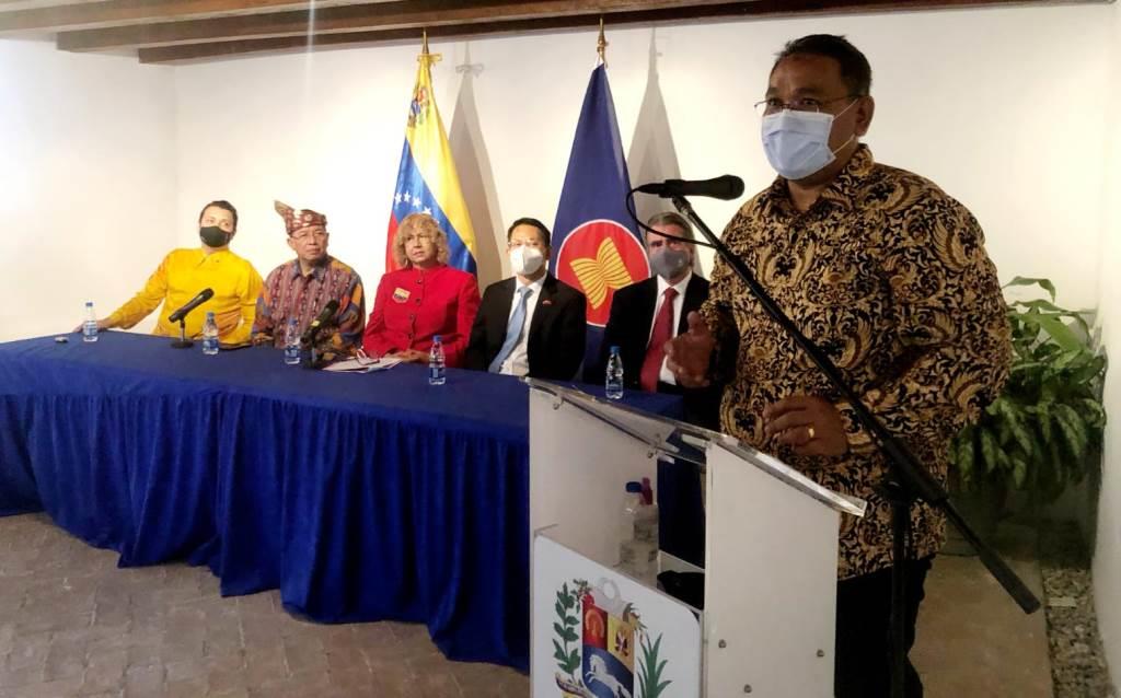 Teguh Santosa: ASEAN adalah Kawasan Paling Stabil