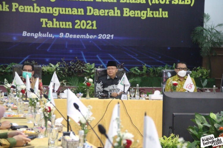 Gubernur Rohidin saat memimpin RUPS-LB Bank Bengkulu Tahun 2021 di Balai Raya Semarak Bengkulu, Kamis, 9 Desember 2021, Foto: Dok