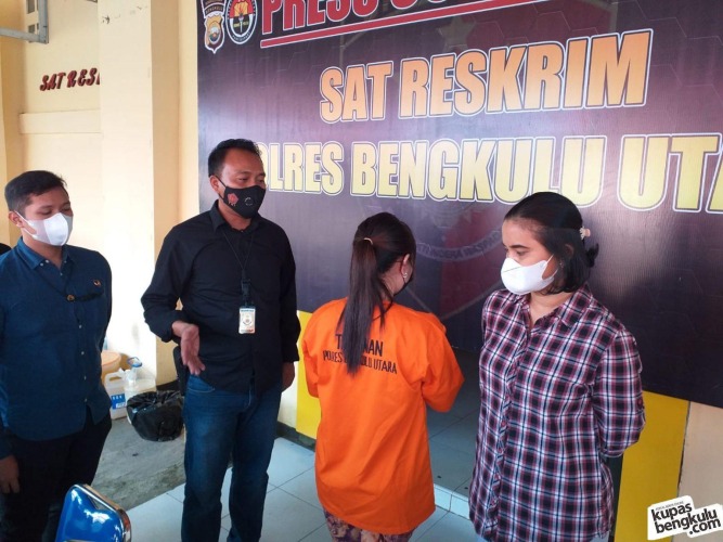 IRT pelaku penggelapan mobil rental di Polres Bengkulu Utara, Foto: Dok