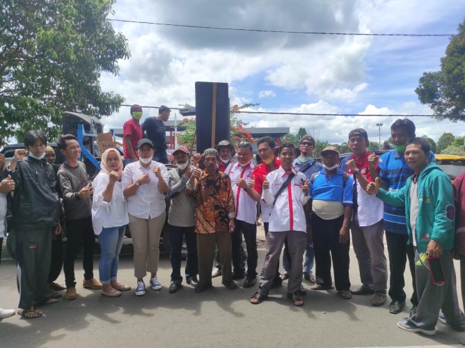 Aksi demo warga Ketahun beberapa waktu lalu di Kantor Bupati bengkulu Utara terkait Plasma PT. Pamor Ganda, Foto: Dok/Irfan Arief