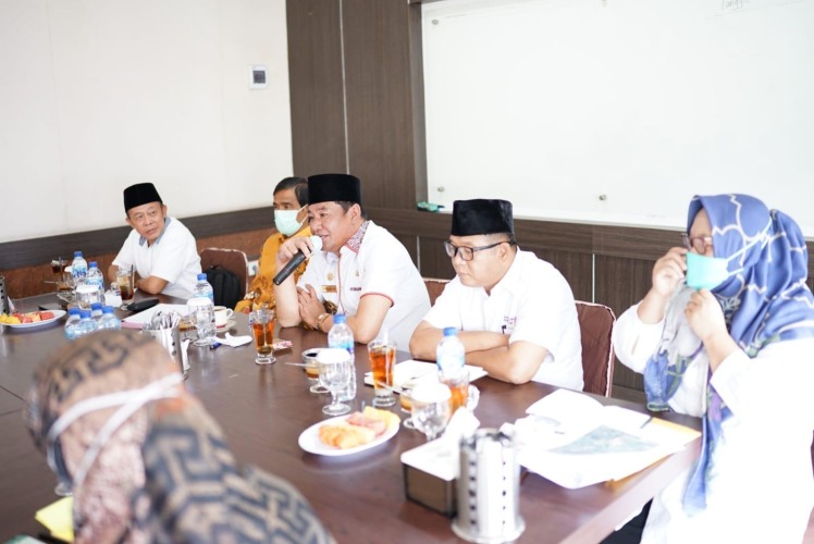 Wagub Rosjonsyah saat menerima audiensi Ormas PAMAL di Ruang rapat VIP RM Sederhana KM.7 Bengkulu, Rabu, 19 Januari 2022, Foto: Dok Wagub Rosjonsyah saat menerima audiensi Ormas PAMAL di Ruang rapat VIP RM Sederhana KM.7 Bengkulu, Rabu, 19 Januari 2022, Foto: Dok