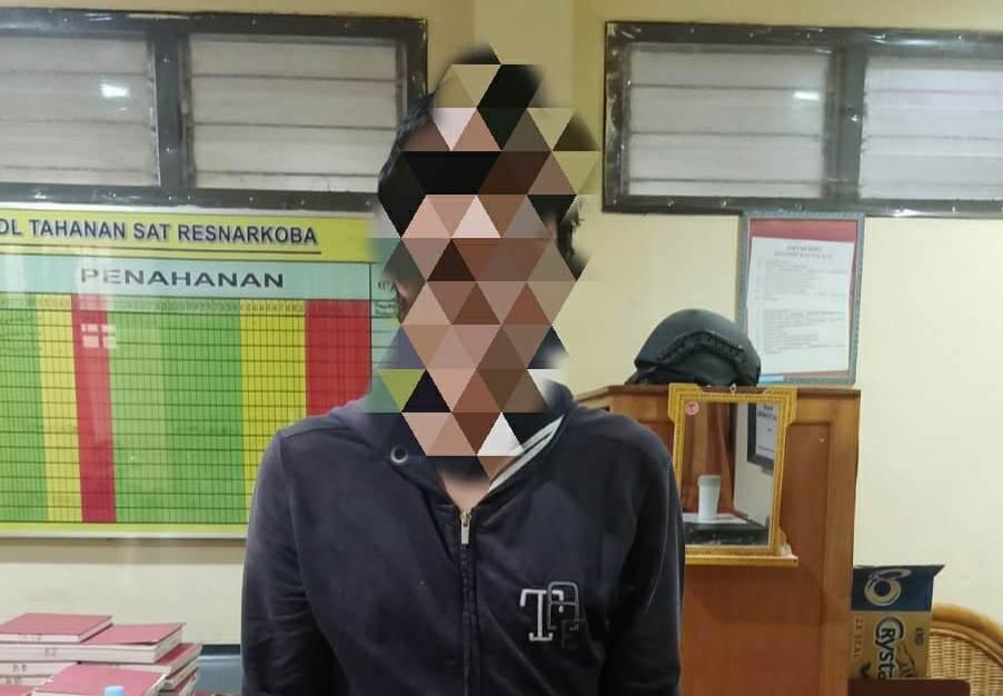 Tersangka ARP (25) saat digelandang di Mapolres Kota Bengkulu, Foto: Dok/Tribhrata