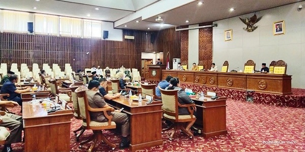 Rapat Paripurna ke-11 dengan agenda Jawaban Fraksi-fraksi DPRD Provinsi Bengkulu Terhadap Pendapat Gubernur Bengkulu atas Raperda Inisiatif DPRD Provinsi Bengkulu tentang Penyelenggaraan Keolahragaan, Senin, 21 Februari 2022, Foto: Dok