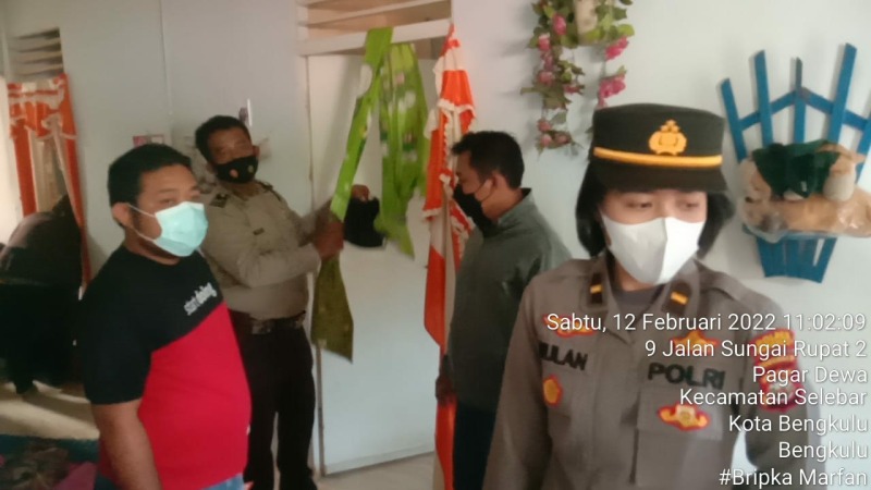 Petugas Kepolisian dari Polres Kota Bengkulu saat mengamankan TKP, Foto: Dok/Tribhrata