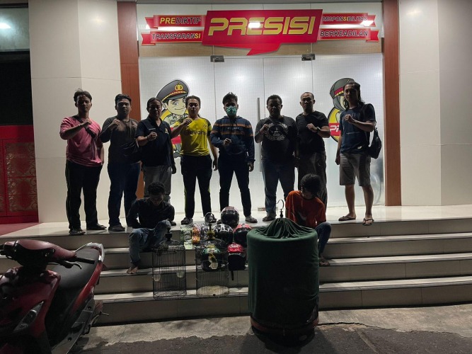 Rahma Doni (21) dan Jeki Kurniawan (30) saat digelandang di Mapolres Bengkulu, Foto: Dok/Tribhrata