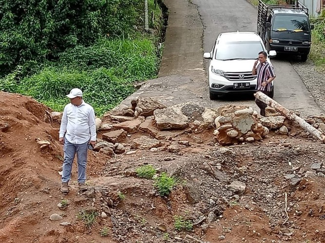 Dewan sidak gorong-gorong yang ambles akibat tergerus air, Foto: Dok