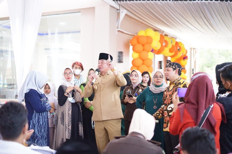 Wagub Bengkulu Rosjonsyah saat meresmikan gedung baru RM Marola, Senin, 31 Januari 2022, Foto: Dok