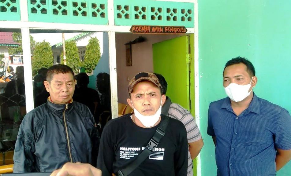Yudi Ariawan Kaitora, Warga Enggano saat di wawancara, Foto: Dok