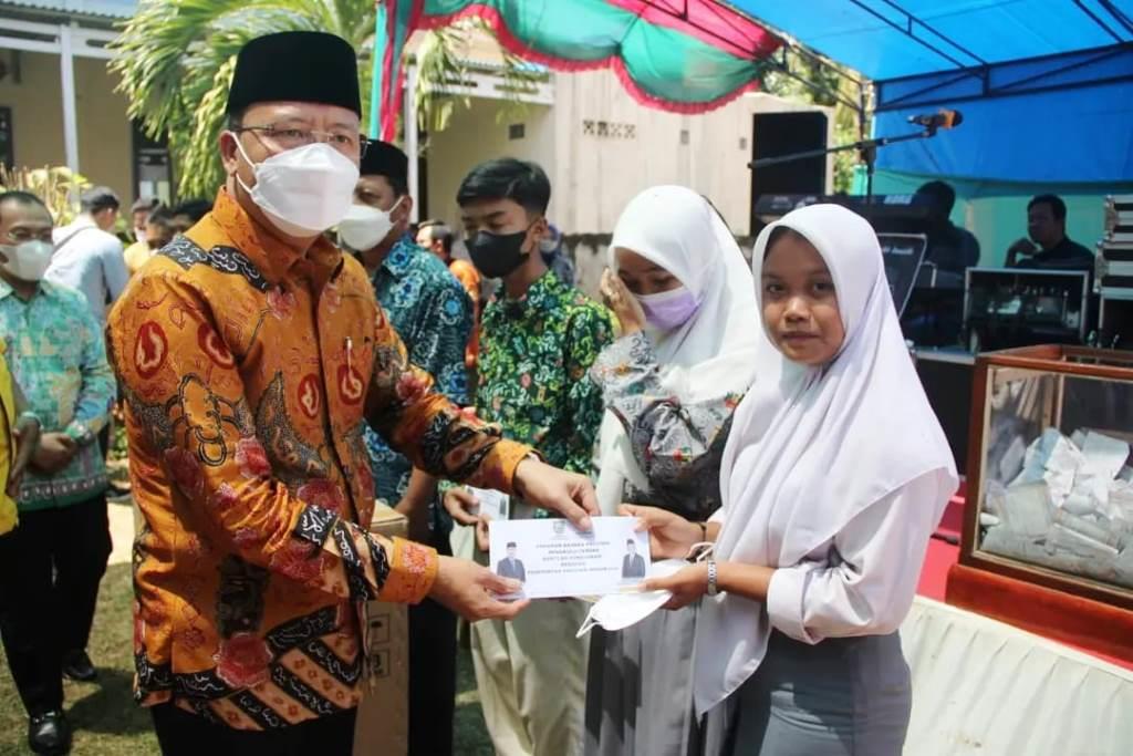 Gubernur Bengkulu Rohidin Mersyah saat menghadiri kegiatan "Pesan Untuk Gubernur Bengkulu" dari Siswa siswi di Kabupaten Mukomuko. Kamis, 24 Februari 2022, Foto: Dok