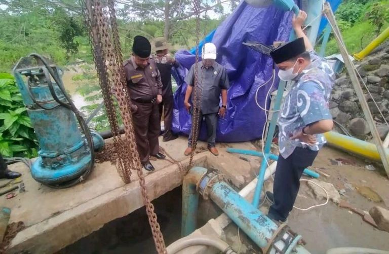 Komisi lll DPRD Kota Bengkulu Dediyanto saat melakukan sidak di IPA Nalas dan Surabaya Milik Perumda Tirta Hidayah, Foto: Dok