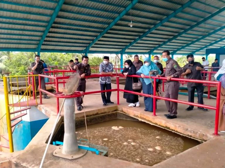 Komisi lll DPRD Kota Bengkulu Dediyanto saat melakukan sidak di IPA Nalas dan Surabaya Milik Perumda Tirta Hidayah, Foto: Dok