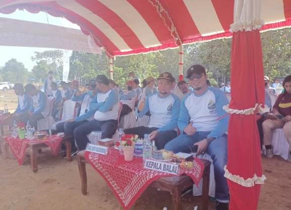 Wakil Ketua II DPRD Kabupaten Mukomuko saat mengikuti aksi menanam pohon di Danau Nibung pada peringatan Hari Air Sedunia Ke-30 tahun 2022, Rabu, 30 Maret 2022, Foto: Dok
