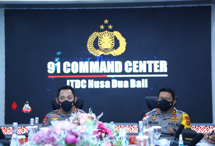 Kapolri Jenderal Listyo Sigit Prabowo saat mengecek kesiapan 91 Command Center, Foto: Dok/Tribhrata