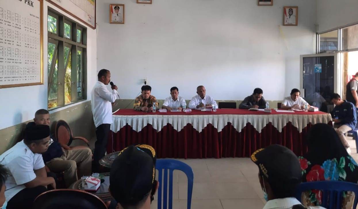 Ketua DPRD Mukomuko M Ali Saftaini saat berkantor di Desa Arga Jaya Kecamatan Air Rami Kabupaten Mukomuko, Rabu, 30 Maret 2022, Foto: Dok