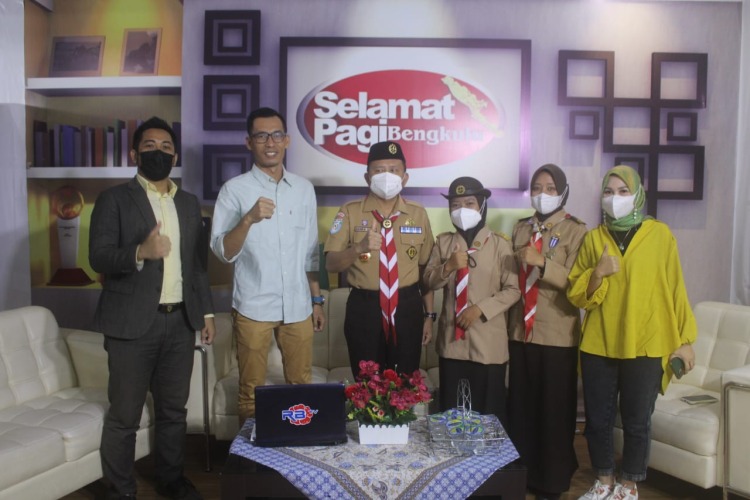 Sekda Hamka Sabri usai acara Live Dialog dengan tema 'Bengkulu Tuan Rumah Kemah Bela Negara Nasional 2022' di Studio Televisi Lokal Bengkulu, Rabu, 2 Maret 2022, Foto: Dok