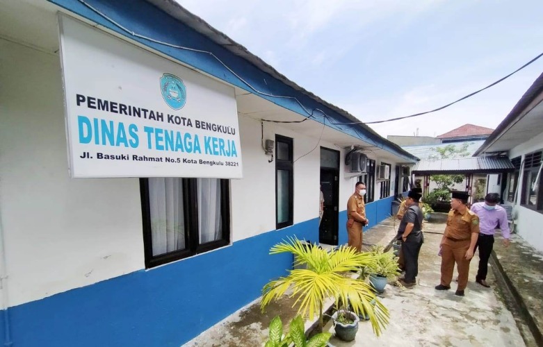 Anggota Komisi I DPRD Kota Bengkulu saat melakukan kunjungan kerja ke Dinas Tenaga Kerja dan Dispora Kota Bengkulu, Senin, 21 Maret 2022, Foto: Dok