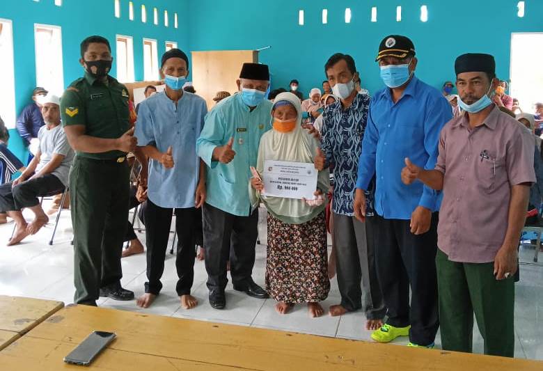 Kegiatan penyaluran bantuan langsung tunai di Desa Mekar Jaya, Kecamatan Air Rami, Kabupaten Mukomuko, Kamis, 28 April 2022, Foto: Dok