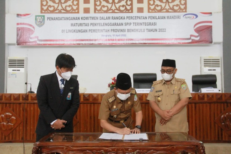 Penandatangan Komitmen Bersama terkait Percepatan Penilaian Mandiri Maturitas Penyelenggaraan SPIP Terintegrasi Tahun 2022, Senin, 18 April 2022, Foto: Dok