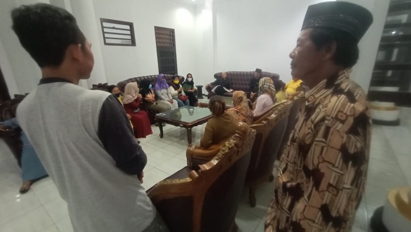 Didemo Emak-emak, Bupati Gusnan Larang Wartawan Meliput