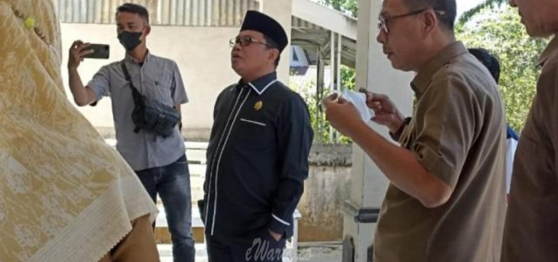 Ketua Komisi l Bambang Hermanto bersama Anggota saat melakukan Sidak kelayakan fasilitasi dan keaktifan Pustu, Foto: Dok