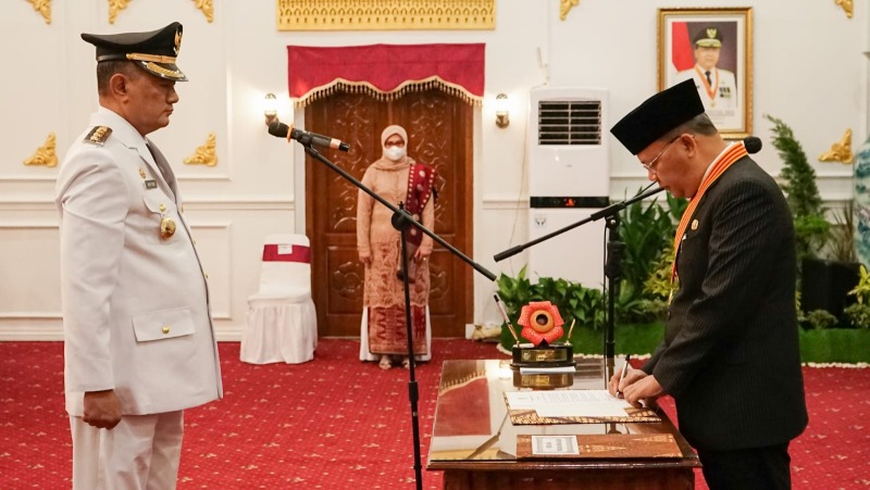 Gubernur Rohidin Lantik Pj Bupati Bengkulu Tengah