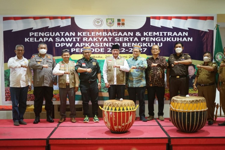 Wagub Rosjonsyah saat menghadiri acara pengukuhan pengurus Asosiasi Petani Kelapa Sawit Indonesia (APKASINDO) Provinsi Bengkulu di Hotel Santika, Senin, 27 Mei 2022, Foto: Dok