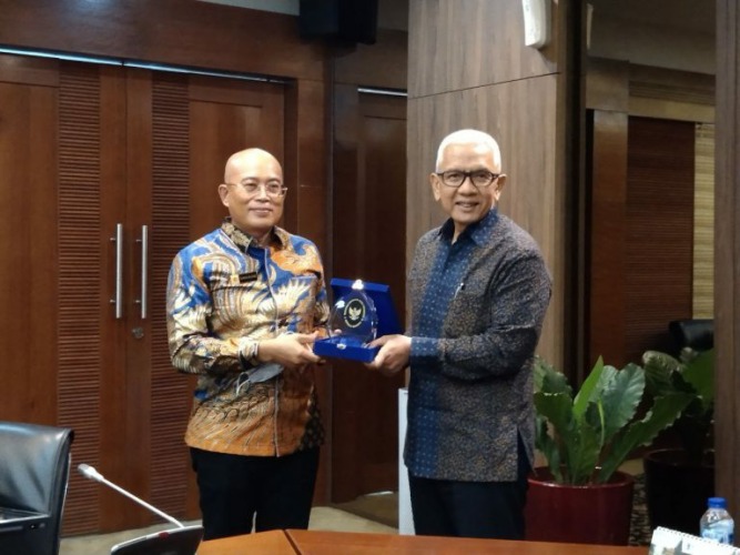 Bupati Gusnan Mulyadi bersama Deputi Bidang Koordinasi Ekonomi Digital, Ketenagakerjaan dan UMKM di Jakarta, Selasa, 31 Mei 2022, Foto: Dok