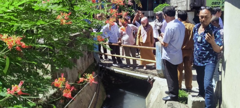 Komisi II DPRD Kota Bengkulu saat melakukan sidak di Kelurahan Pengantungan Kecamatan Ratu Samban, Senin, 30 Mei 2022, Foto: Dok