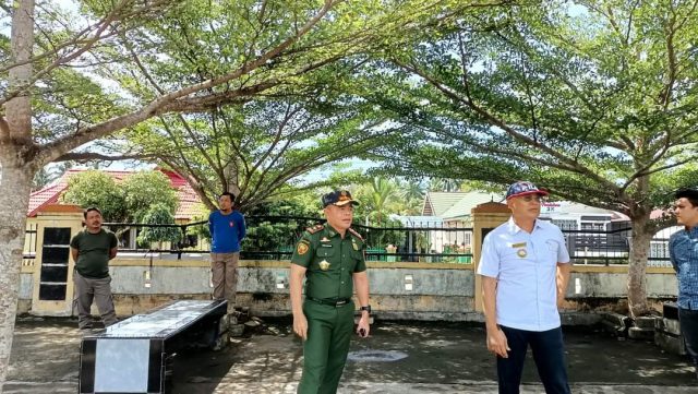 Bupati Gusnan Mulyadi saat meninjau lokasi yang akan dijadikan wisata kuliner malam, Foto: Dok