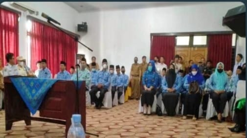 Bupati Bengkulu Selatan, Gusnan Mulyadi yang di wakili Wabup, H Rifai Tajuddin saat menggelar mutasi Esselon IV, III dan II, Foto: Dok