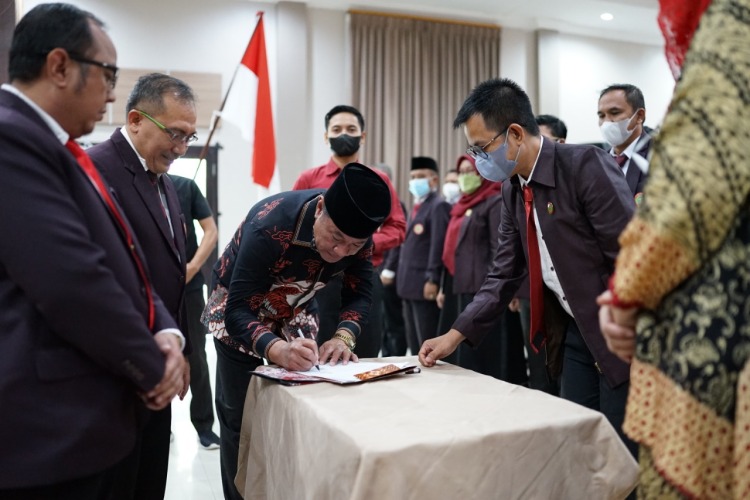 Wagub Rosjonsyah saat menghadiri pelantikan DPW PPNI di Hotel Nala Seaside, Sabtu, 11 Juni 2022, Foto: Dok