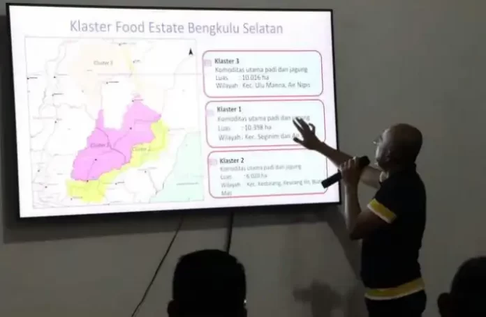 Bupati Bengkulu Selatan, Gusnan Mulyadi saat memaparkan program-program strategis di Aula Balai Sekundang, Senin, 11 Juli 2022, Foto: Dok