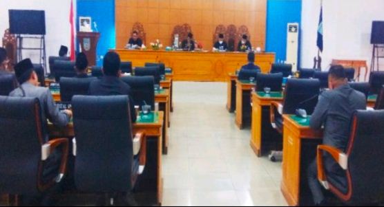 Wakil Ketua l DPRD BU Pimpin Raker Raperda Perubahan dan SPD