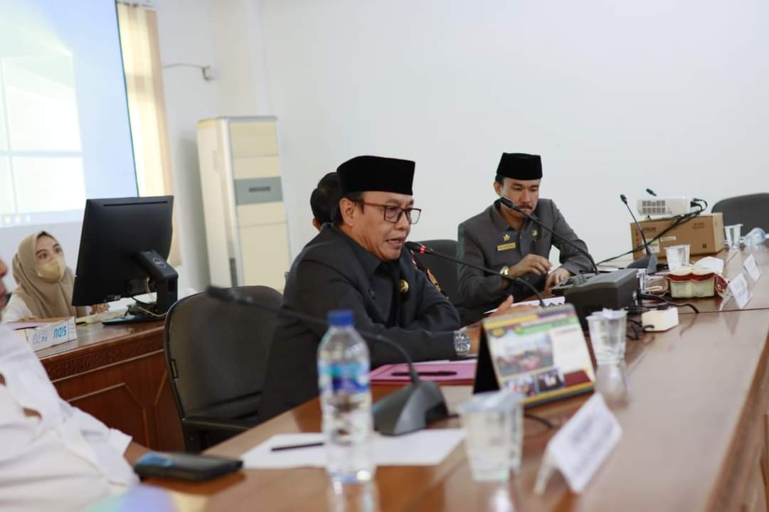 Ketua DPRD Bengkulu Selatan, Barli Halim saat menggelar hearing bersama 43 pendamping Program Keluarga Harapan, Selasa, 12 Juli 2022, Foto: Dok