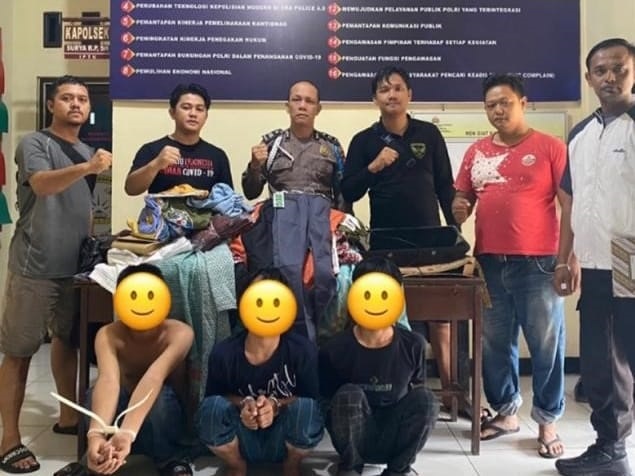 Tiga pelaku curat saat digelandang di Polsek Kampung, Polres Bengkulu, Foto: Dok