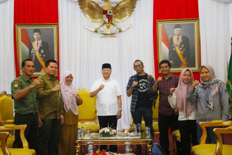 Gubernur Rohidin saat menerima audiensi Forum Kolaborasi Pengelolaan Kawasan Ekosistem Essensial, di Gedung Daerah Balai Raya Semarak Bengkulu, Selasa, 23 Agustus 2022, Foto: Dok
