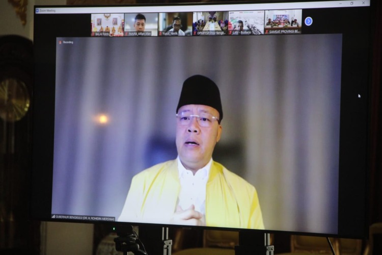 Gubernur Rohidin secara virtual mengikuti Rapat PEKPPP 2022 di Lingkup Provinsi Bengkulu dari Jakarta, Senin 19 September 2022, Foto: Dok/Media Center