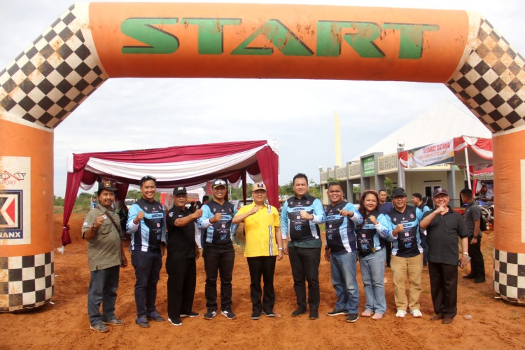 Gubernur Rohidin usai menghadiri event ‘Ngetrail Bumi Rafflesia Adventure Bengkulu’ di Sirkuit Odens Bukit Seguring, Bentiring, Kota Bengkulu, Sabtu, 10 September 2022, Foto: Dok